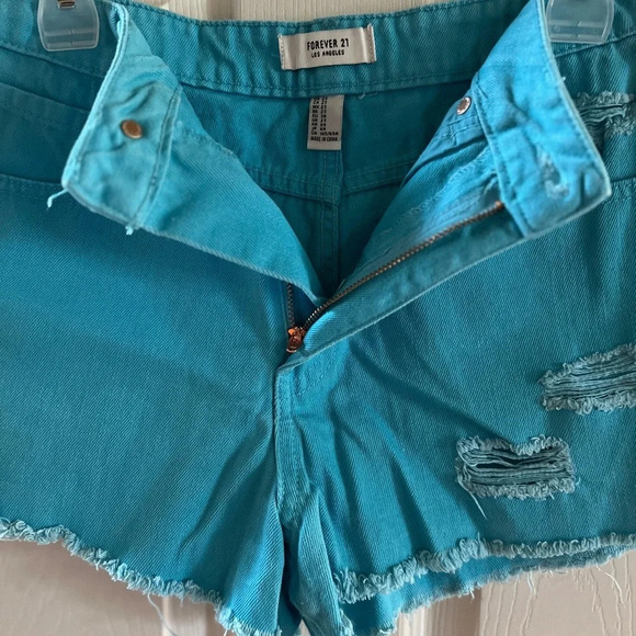 2/$25 Forever21 Womens Shorts 27 High Rise Cut-Off Denim Raw Hem Blue Distressed - Picture 11 of 16